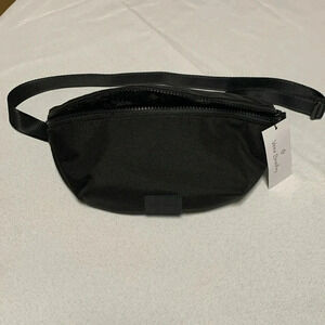VERA BRADLEY Belt Bag,NWT.
